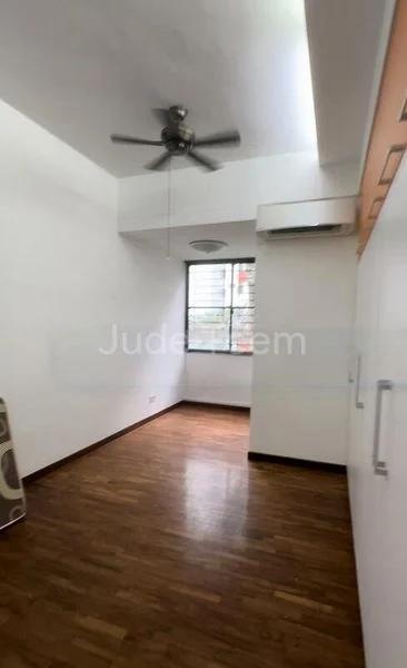 2 Bed Condo for Sale in  Warner Court - Image 5